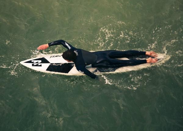 Сила гребка: техника эффективной гребли в положении лёжа на доске